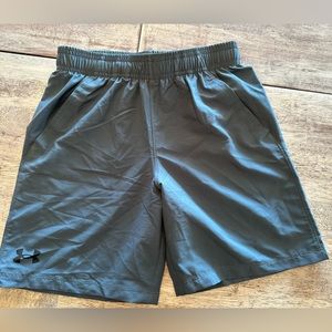 Boys Under Armour shorts size YM